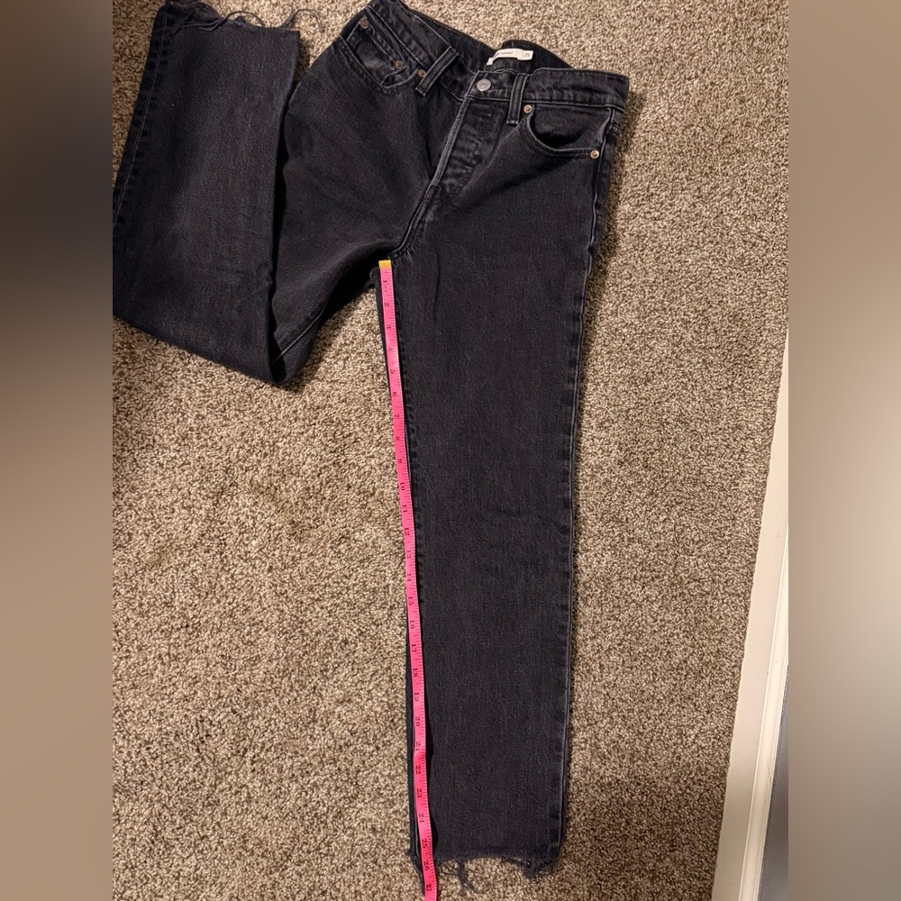 Levi's Women's Wedgie Straight in Faded Black “Break a Leg” in size 25. - Picture 6 of 8